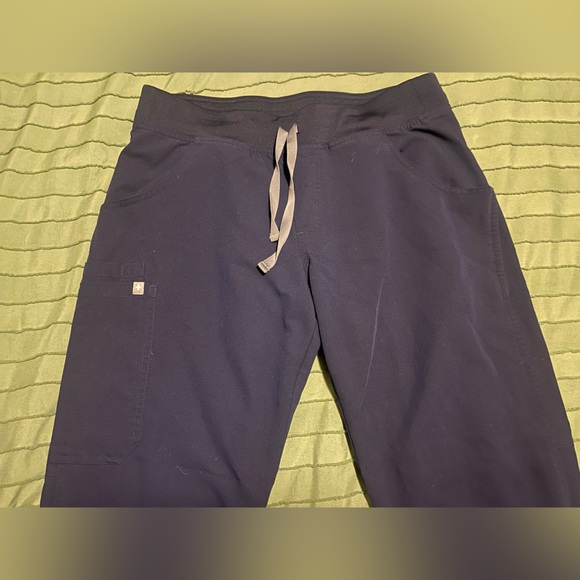 FIGS Scrub Bottoms Size M - Picture 4 of 5